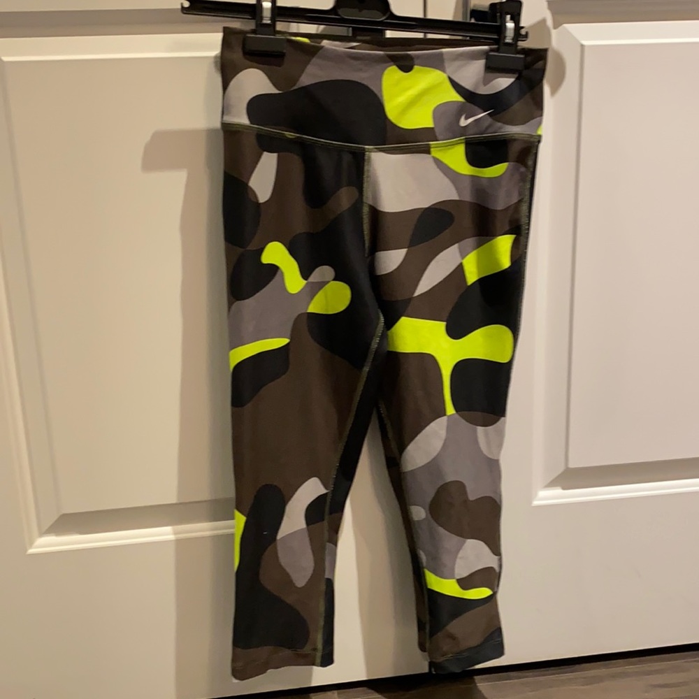 Nike Camo cropped leggings